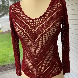 Women’s VINTAGE EUC Sz M THE LIMITED LING Sleeved V-Neck Deep Red Crochet Top